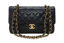 Load image into Gallery viewer, 極美品 CHANEL シャネル マトラッセ23 Wフラップ Wチェーンショルダーバッグ 4番台 ココマーク ラムスキン ブラック ゴールド金具 中古 4b004285