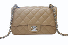 Load image into Gallery viewer, 極美品 CHANEL シャネル ミニマトラッセ 20 Sフラップ Sチェーンショルダーバッグ 27番台 ココマーク カーフスキン ベージュ 中古 4b004290