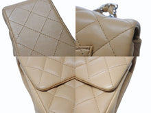 Load image into Gallery viewer, 極美品 CHANEL シャネル ミニマトラッセ 20 Sフラップ Sチェーンショルダーバッグ 27番台 ココマーク カーフスキン ベージュ 中古 4b004290