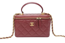 Load image into Gallery viewer, 極美品 CHANEL シャネル ヴァニティ チェーンショルダーバッグ AP2199 31番台 ココマーク ラムスキン ボルドー ゴールド金具 中古 4b004291