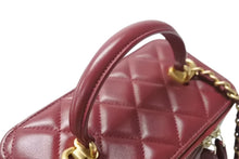 Load image into Gallery viewer, 極美品 CHANEL シャネル ヴァニティ チェーンショルダーバッグ AP2199 31番台 ココマーク ラムスキン ボルドー ゴールド金具 中古 4b004291