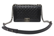 Load image into Gallery viewer, 極美品 CHANEL シャネル ボーイシャネル25 フルフラップ チェーンショルダーバッグ A67086 26番台 キャビアスキン ブラック 中古 4b004294