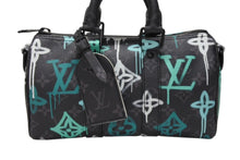 Load image into Gallery viewer, 極美品 LOUISVUITTON ルイヴィトン キーポルバンドリエール25 ハンドバッグ グラフィティ M21399 モノグラムエクリプスキャンバス 中古 4b004316