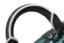 Load image into Gallery viewer, 極美品 LOUISVUITTON ルイヴィトン キーポルバンドリエール25 ハンドバッグ グラフィティ M21399 モノグラムエクリプスキャンバス 中古 4b004316