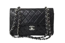 Load image into Gallery viewer, CHANEL シャネル ココマーク チェーンショルダーバッグ Wフラップ 23 6番台 ブラック レザー シルバー金具 美品 中古 4b004324