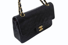 Load image into Gallery viewer, 極美品 CHANEL シャネル マトラッセ23 Wフラップ Wチェーンショルダーバッグ 2番台 ココマーク ラムスキン ブラック ゴールド金具 中古 4b004326
