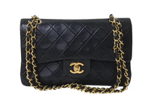 Load image into Gallery viewer, CHANEL シャネル マトラッセ２３ ココマーク チェーンショルダー ブラック ラムスキン ゴールド金具 1番台 美品 中古 4b004327