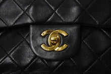 Load image into Gallery viewer, CHANEL シャネル マトラッセ２３ ココマーク チェーンショルダー ブラック ラムスキン ゴールド金具 1番台 美品 中古 4b004327