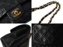 Load image into Gallery viewer, CHANEL シャネル マトラッセ２３ ココマーク チェーンショルダー ブラック ラムスキン ゴールド金具 1番台 美品 中古 4b004327