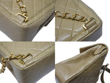Load image into Gallery viewer, CHANEL シャネル リュック ココマーク マトラッセライン 3番台 1996年 05311 ラムスキン ベージュ ゴールド金具 美品 中古 4b004332
