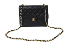 Load image into Gallery viewer, CHANEL シャネル ミニマトラッセ ココマーク チェーンショルダー ブラック ラムスキン A01163 ゴールド金具 美品 中古 4b004334