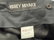 Load image into Gallery viewer, ISSEY MIYAKE イッセイミヤケ 2タック テーパードパンツ ブラック サイズL メンズ 中古 4b004341