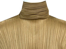 Load image into Gallery viewer, 極美品 ISSEY MIYAKE イッセイミヤケ プリーツハイネックカットソー PLEATS PLEASE プリーツプリーズ ベージュ サイズM 中古 4b004346