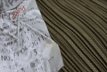 Load image into Gallery viewer, 極美品 ISSEY MIYAKE イッセイミヤケ PLEATS PLEASE プリーツプリーズ ロングスカート PP04-JG113 サイズ3 カーキ系 中古 4b004350