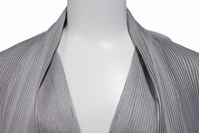 画像をギャラリービューアに読み込む, 極美品 ISSEY MIYAKE イッセイミヤケ Vネック プリーツ長袖カットソー IM13-FJ025 サイズM グレー 中古 4b004371