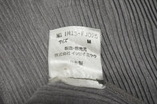 画像をギャラリービューアに読み込む, 極美品 ISSEY MIYAKE イッセイミヤケ Vネック プリーツ長袖カットソー IM13-FJ025 サイズM グレー 中古 4b004371