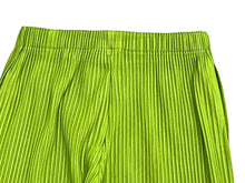 Load image into Gallery viewer, HOMME PLISSE ISSEY MIYAKE オム プリッセ イッセイミヤケ プリーツテーパードパンツ HP03JF141 グリーン 2 美品 中古 4b004375