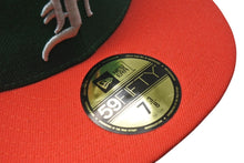 Load image into Gallery viewer, 極美品 ESSENTIAL エッセンシャル FEAROFGOD フィアオブゴッド NEWERA ニューエラ 59FIFTY FITTED CAP ベースボールキャップ グリーン 中古 4b004406