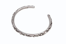 Load image into Gallery viewer, CHROME HEARTS クロムハーツ BANGLE SCOLL スクロールバンド バングル ブレスレット 重量約18.3g 1998/.925刻印 シルバー925 美品 中古 4b004425