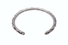 Load image into Gallery viewer, CHROME HEARTS クロムハーツ BANGLE SCOLL スクロールバンド バングル ブレスレット 重量約18.3g 1998/.925刻印 シルバー925 美品 中古 4b004425