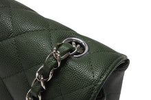 Load image into Gallery viewer, 極美品 CHANEL シャネル 横長 20cm ショルダーバッグ ランダム 25番台 ミニマトラッセショルダーチェーン グリーン系 キャビアスキン 中古 4b004431