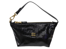 Load image into Gallery viewer, 極美品 MIUMIU ミュウミュウ ハンドバッグ ポーチ ショルダーバッグ ワンハンドル パテントレザー ブラック ゴールド金具 中古 4b004445