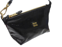 Load image into Gallery viewer, 極美品 MIUMIU ミュウミュウ ハンドバッグ ポーチ ショルダーバッグ ワンハンドル パテントレザー ブラック ゴールド金具 中古 4b004445