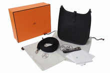 Load image into Gallery viewer, 新品未使用 HERMES エルメス エブリン TPM ショルダーバッグ ブラック K刻 トリヨンクレマンス シルバー金具 中古 4b004458