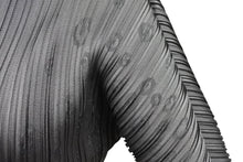 Load image into Gallery viewer, 極美品 ISSEY MIYAKE ME イッセイミヤケ スリーブ 総柄 カットソー IF62FJ21902 グレー 中古 4b004463