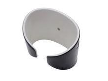 Load image into Gallery viewer, CHANEL シャネル バングル ブレスレット ココマーク 01P刻印 プラスチック ブラック ホワイト 美品 中古 4b004478