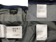 Load image into Gallery viewer, 極美品 CHANEL シャネル ノーカラーデニムジャケット P78108V70196 サイズ36 インディゴブルー ココマークボタン 中古 4b004485