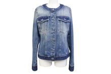 Load image into Gallery viewer, 極美品 CHANEL シャネル ノーカラーデニムジャケット P78108V70196 サイズ36 インディゴブルー ココマークボタン 中古 4b004485