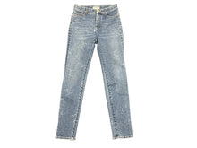 Load image into Gallery viewer, CHANEL シャネル デニムパンツ ジーンズ P64935V61007 サイズ38 テーパード ココマーク柄 インディゴブルー 美品 中古 4b004487