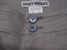 Load image into Gallery viewer, ISSEY MIYAKE イッセイミヤケ イージーパンツ フルレングス IM23FF015 日本製 グレー サイズ2 美品 中古 4b004498