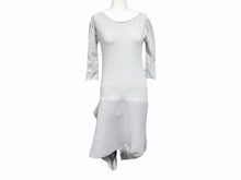 Load image into Gallery viewer, ISSEY MIYAKE イッセイミヤケ 変形デザイン ニットワンピース 七分袖 膝丈 M41-KH795 グレー サイズ2 美品 中古 4b004500
