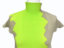 画像をギャラリービューアに読み込む, 極美品 ISSEY MIYAKE イッセイミヤケ PLEATS (T.) プリーツ 半袖トップス MM02FT909 サイズM サンドベージュ グリーン 中古 4b004502