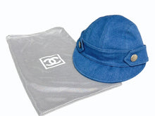 Load image into Gallery viewer, 極美品 CHANEL シャネル キャスケット キャップ 帽子 コットン ライクラ ネイビー ホワイト ゴールド金具 サイズ56 中古 4b004547