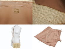 Load image into Gallery viewer, 新品同様 MIIUMIU ミュウミュウ アルカディ クロシェ ハンドバッグ 5BB123 ラフィア ベージュ ブラウン ゴールド金具 中古 4b004552