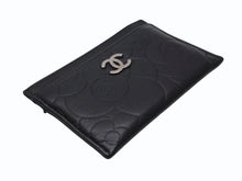 Load image into Gallery viewer, CHANEL シャネル カメリア カードケース 名刺入れ パスケース ココマーク 15番台 ラムスキン ブラック シルバー金具 美品 中古 4b004559