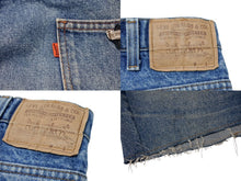 Load image into Gallery viewer, 新品未使用 CHROME HEARTS クロムハーツ × Levi's リーバイス セメタリークロスパッチ デニムミニスカート サイズ29 9パッチ 中古 4b004572