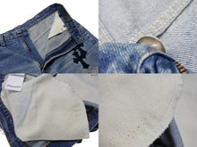 Load image into Gallery viewer, 新品未使用 CHROME HEARTS クロムハーツ × Levi's リーバイス セメタリークロスパッチ デニムミニスカート サイズ29 9パッチ 中古 4b004572