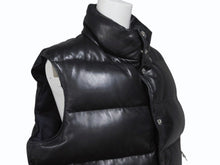 Load image into Gallery viewer, CHROME HEARTS クロムハーツ STIFF スティッフ レザーダウンベスト サイズXS クロスボール ダガージップ ラムレザー ブラック 美品 中古 4b004600