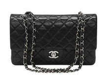Load image into Gallery viewer, 極美品 CHANEL シャネル ココマーク チェーンショルダーバッグ Wフラップ 25 7番台 ブラック レザー シルバー金具 中古 4b004619