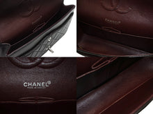 Load image into Gallery viewer, 極美品 CHANEL シャネル ココマーク チェーンショルダーバッグ Wフラップ 25 7番台 ブラック レザー シルバー金具 中古 4b004619
