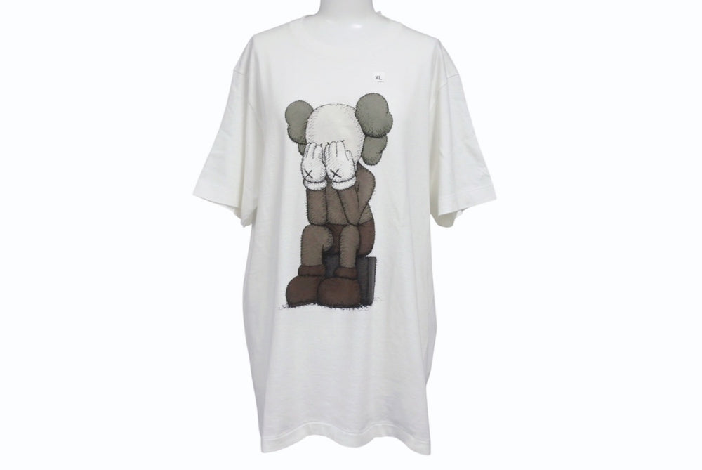 Very good condition UNIQLO x KAWS collaboration short sleeve T-shirt white size XL used 4b005648
