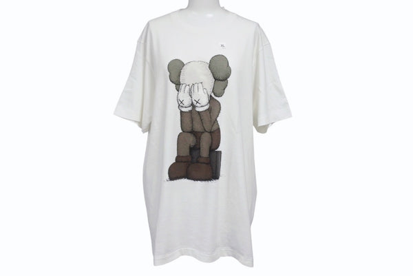 極美品 UNIQLO ユニクロ ｘ KAWS カウズ コラボ 半袖Tシャツ ホワイト サイズ XL 中古4b005648