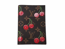Load image into Gallery viewer, 新品未使用 LOUIS VUITTON ルイヴィトン クーヴェルテュール パスポール NM パスポートケース M13424 モノグラム チェリー 新作 中古 4b004677