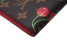 Load image into Gallery viewer, 新品未使用 LOUIS VUITTON ルイヴィトン クーヴェルテュール パスポール NM パスポートケース M13424 モノグラム チェリー 新作 中古 4b004677