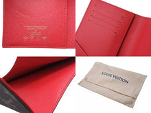 Load image into Gallery viewer, 新品未使用 LOUIS VUITTON ルイヴィトン クーヴェルテュール パスポール NM パスポートケース M13424 モノグラム チェリー 新作 中古 4b004677