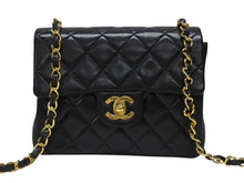 Load image into Gallery viewer, 極美品 CHANEL シャネル ミニマトラッセ 17 チェーンショルダーバッグ 1番台 ラムスキン ココマーク ブラック ゴールド金具 中古 4b004679